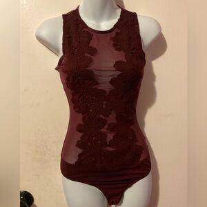 Haute Monde women’s Burgundy Floral Lace Bodysuit size s